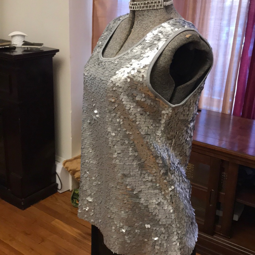 Top - Picture 2 of 4